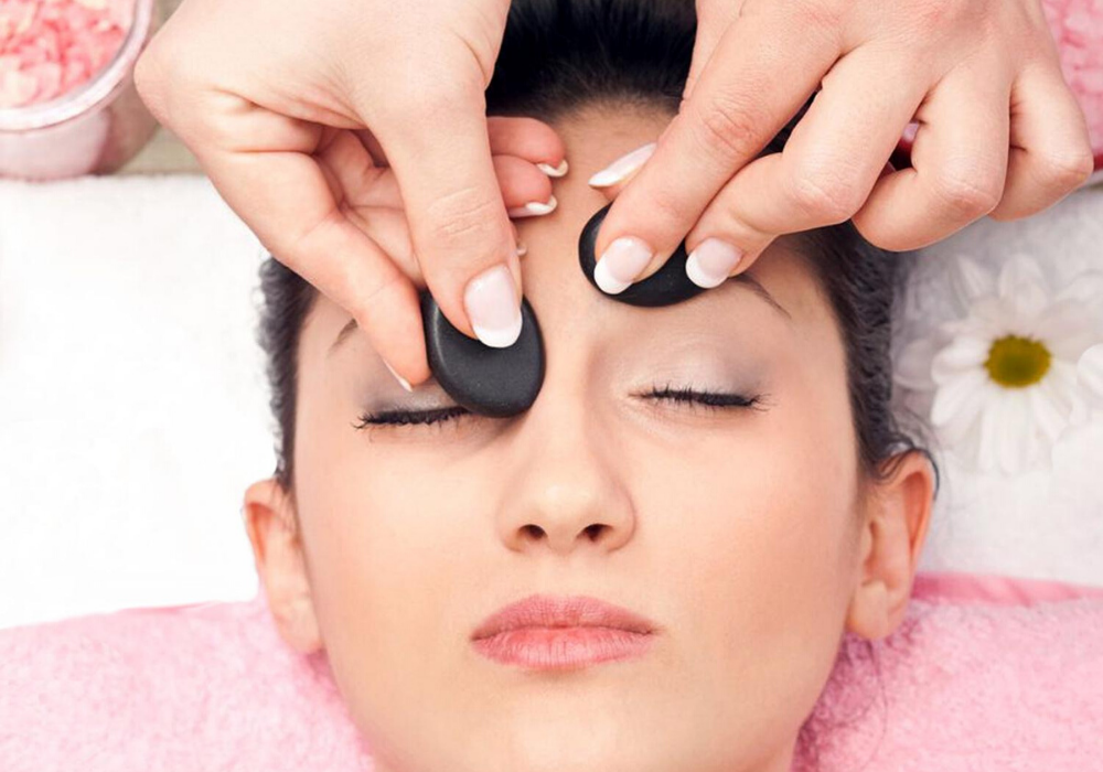 Hot Stone Therapy For The Face In Spa